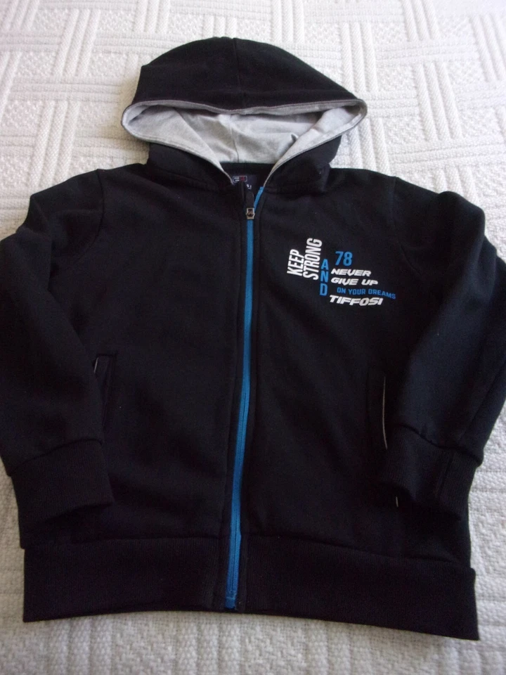 veste à capuche Tiffosi taille 7/8 ans TRES BON ETAT - Photo 1/1