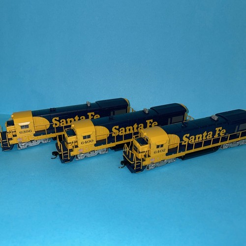 New! N-Scale Atlas B23-7 Santa Fe 3-Pack - Picture 2 of 5