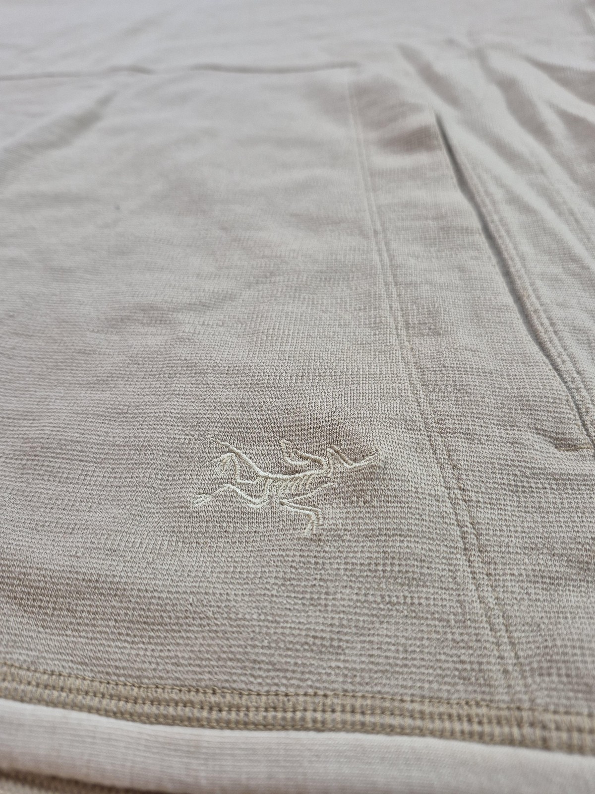 VTG Arc'teryx Wool Hoodie Mens XL Beige Knit Pullover Kangaroo Pocket Logo thumbnail 3
