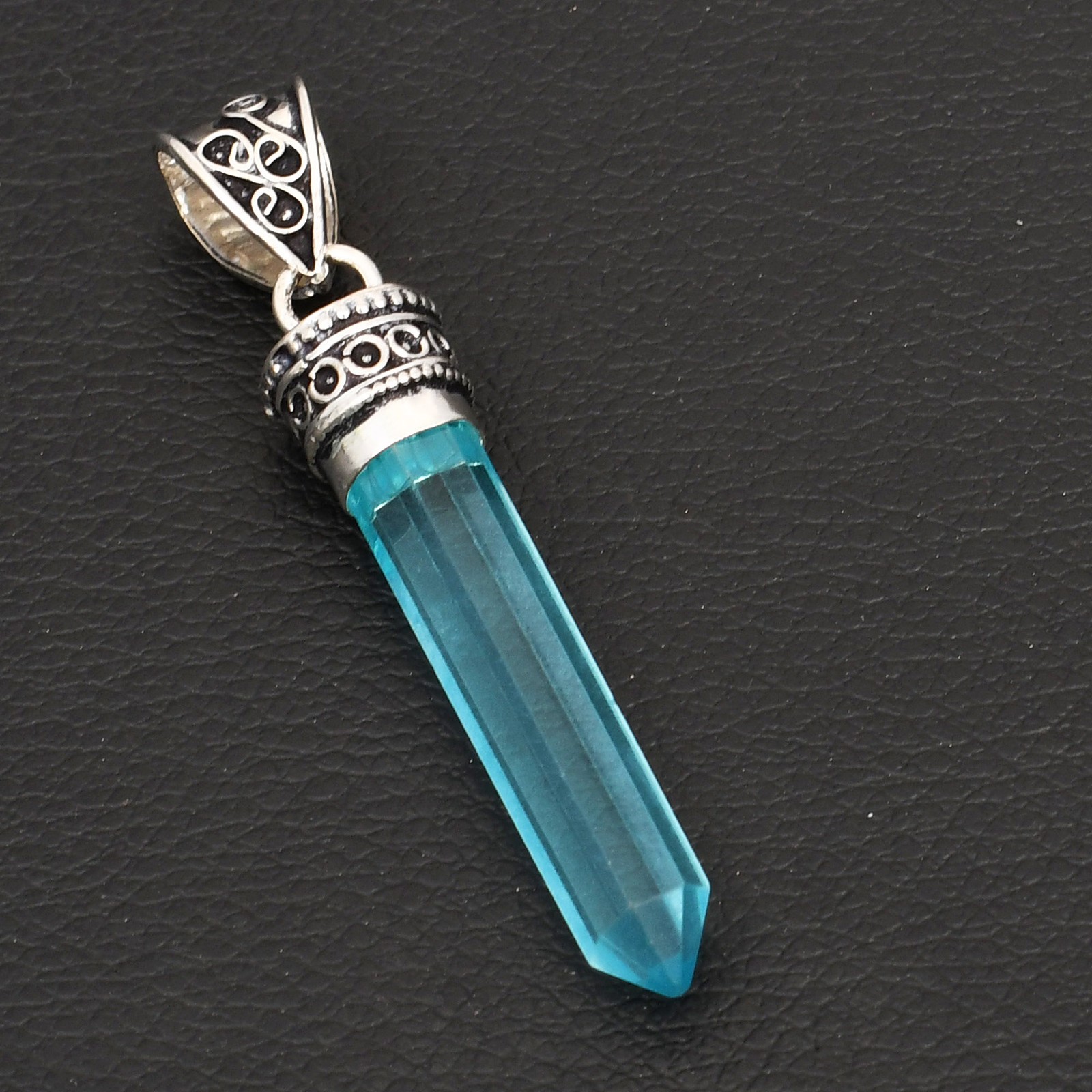 Blue Topaz Gemstone Ethnic Pencil Pendant Jewelry Gift For Women 2.52