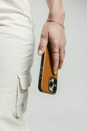 NOMAD Custodia in pelle moderna MagSafe per Apple iPhone 16 PRO MAX 6.9 2024 - Inglese - Foto 7 di 8