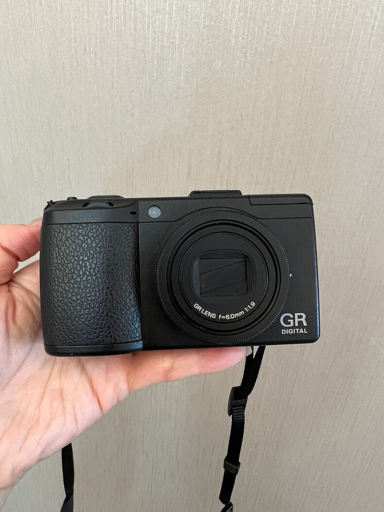 RICOH Digital Compact Camera GR 3 GRD Ⅲ 10.0 MP 4x Zoom Black