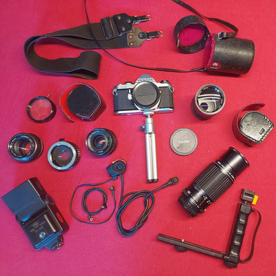 Pentax ME Asahi Kamera 50mm Objektiv SMC Pentax-M Zoom 1:4,5 und weitere