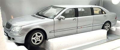 Sun Star 1/18 Scale 4114 - Mercedes Benz S Class Pullman Limousine Silver