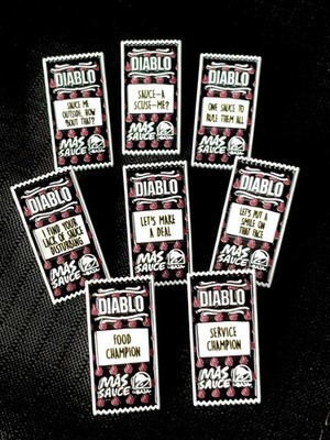 Taco Bell DIABLO SAUCE Hat Pin MAS SAUCE mild hot fire packet shirt new rare