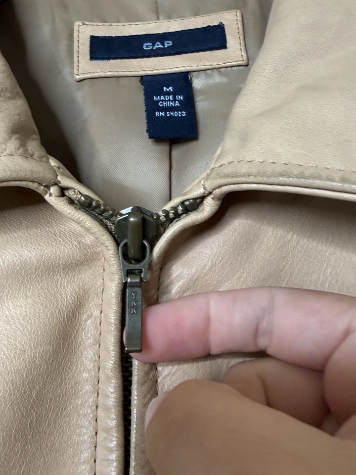 Women’s Vintage 2002 Gap Tan Leather Bomber Jacket Size Medium - Image 4 of 4