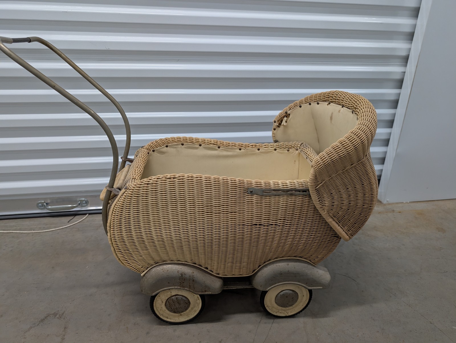 Vintage 1950's Wicker Alter Kinderwagen Doll Pram