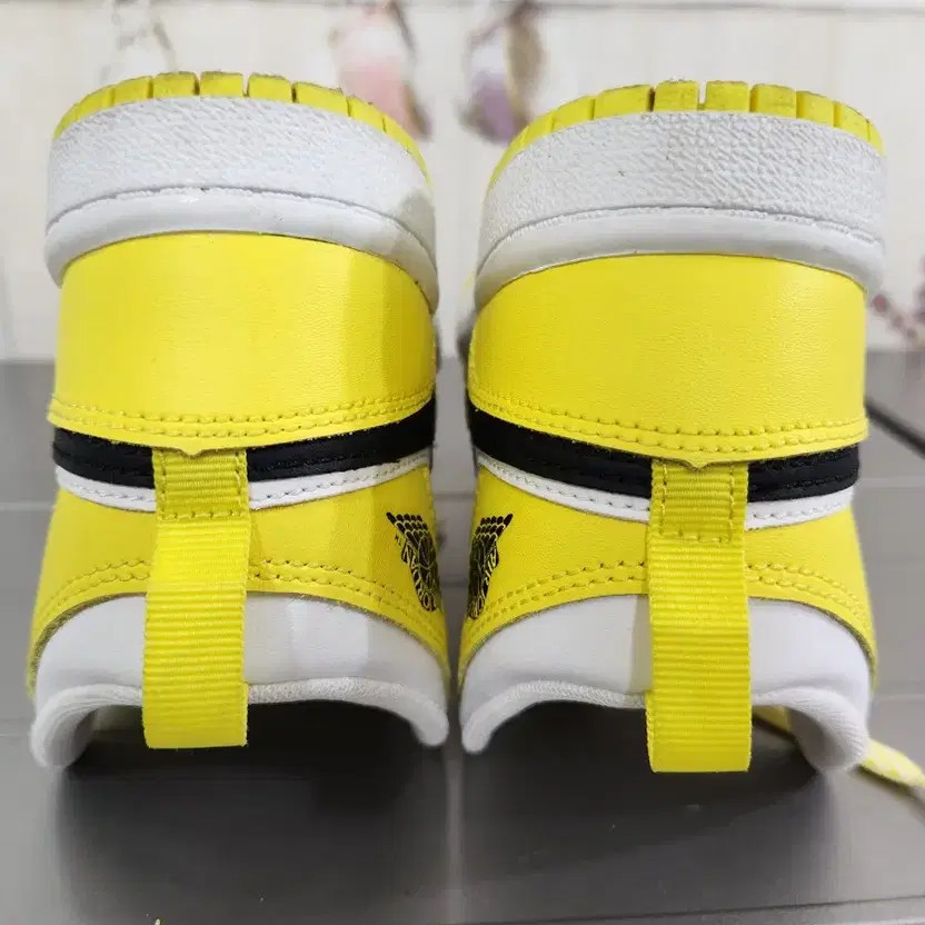 Nike Air Jordan 1 Yellow High Sneakers, Size 180, Excellent Condition thumbnail 2