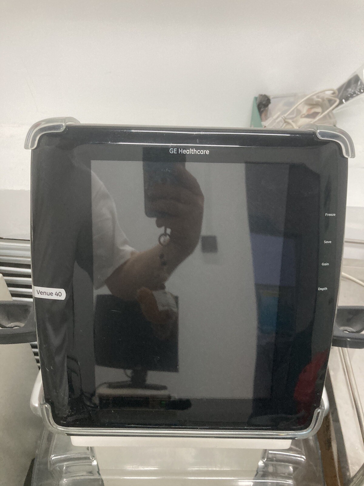 GE Venue 40 Ultrasound Machine With  Deskstand 