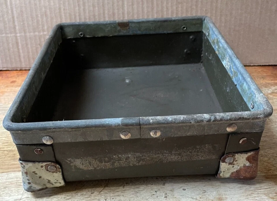 Vintage MILITARY STORAGE square box Fiberglass type green army 1964 - Image 4 of 4