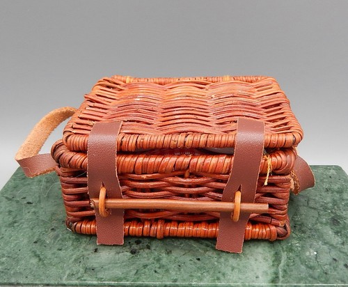 Vintage Picnic Basket With Reutter Porzellan Plates Dollhouse Miniature 1:12 - Imagen 10 de 17