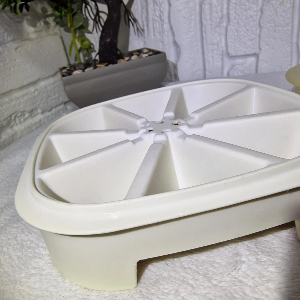 2 Vintage Tupperware Ice Cube Trays – Rare Collectible Wedge-Shaped Compartments - Image 3 of 4