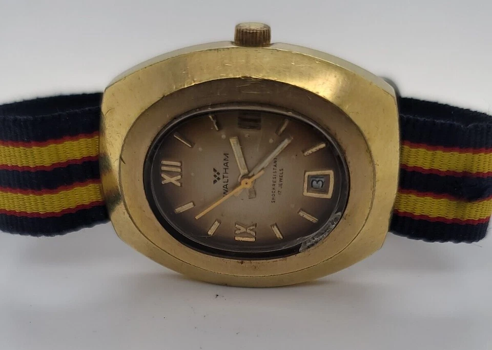Vintage Waltham 17j Manual Wind Wristwatch Yellow and Blue Strap - Image 4 of 4