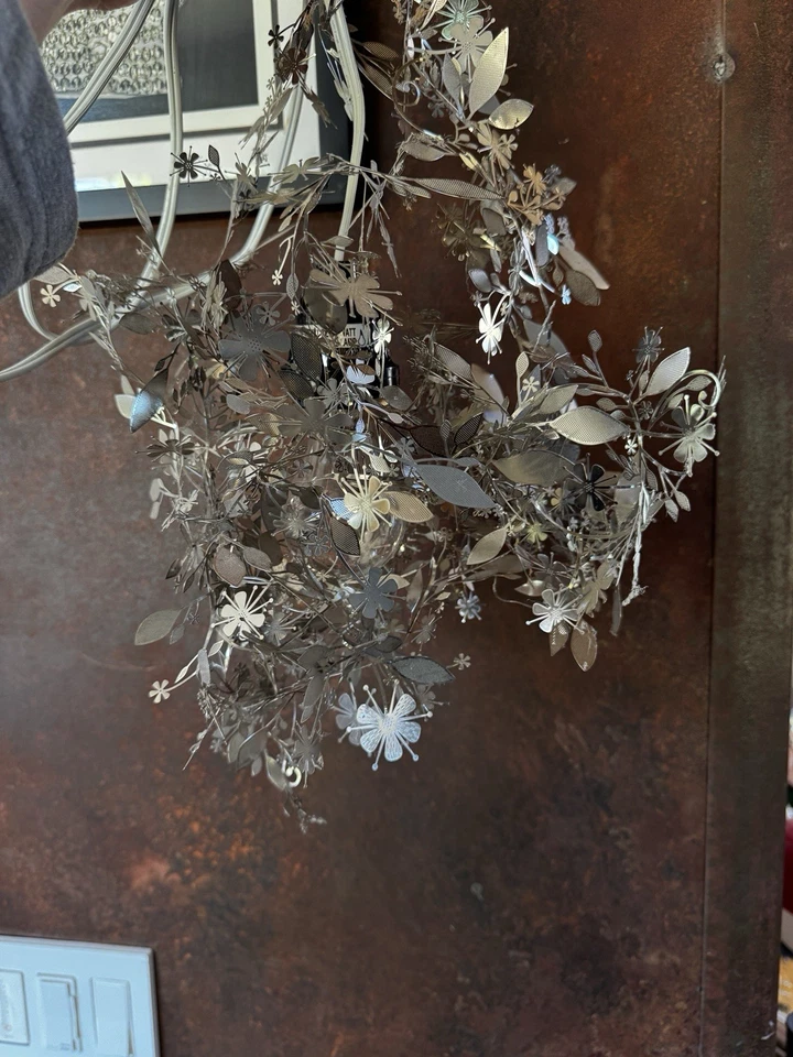 RARO VINTAGE Guirnalda Artecnica de Tord Boontje flor tono claro en plata. Usado Foto 4 de 4