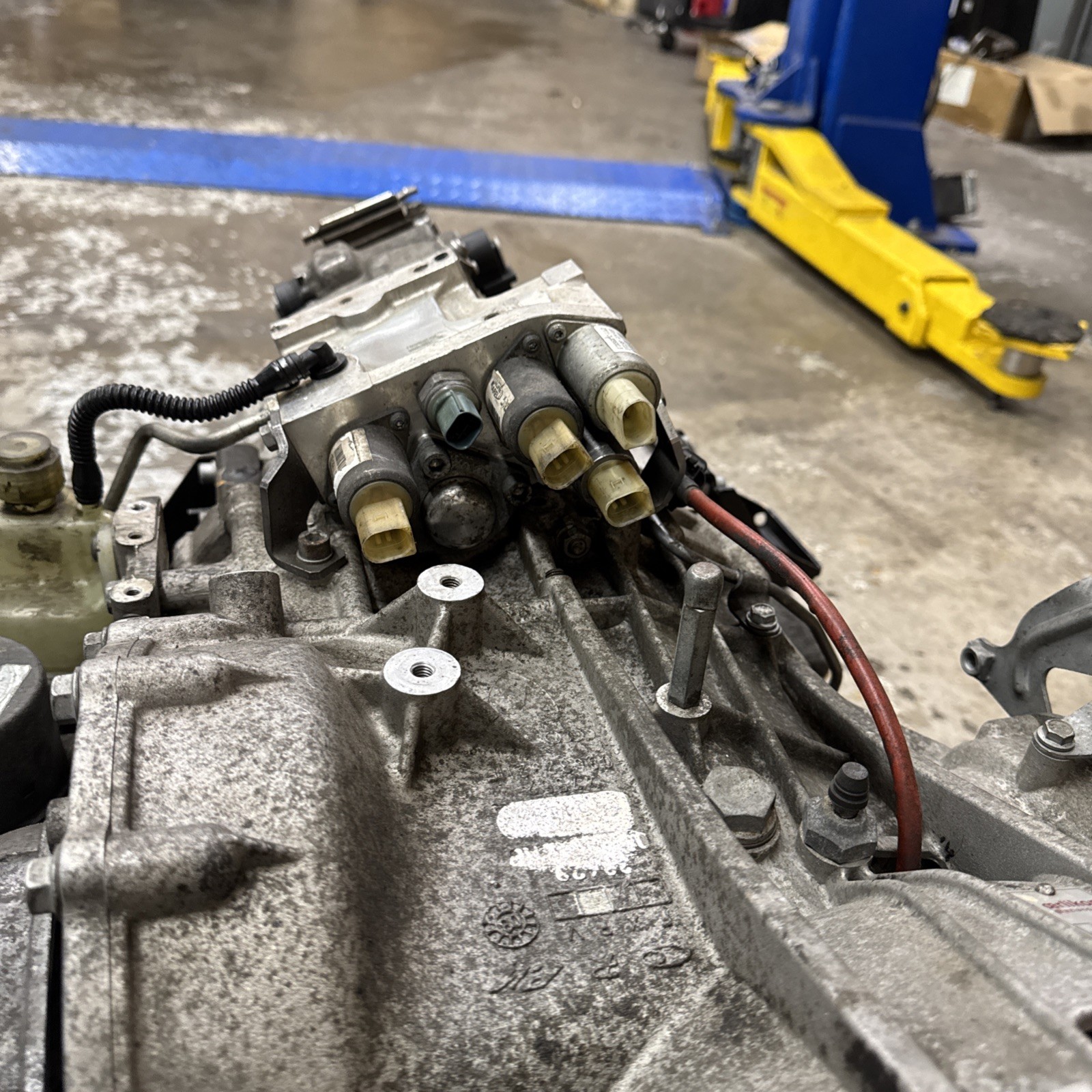2010-2013 AUDI R8 AWD 4.2L SIX SPEED R TRONIC TRANSMISSION ASSEMBLY  Low miles.
