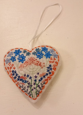 handbesticktes handgefertigtes Herz + Lavendel hängendes Ornament oder Schublade Verwendung