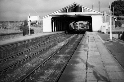 FOTO BR British Railways Bahnhofsszene - Thame Bahnhof Ansichten (a)