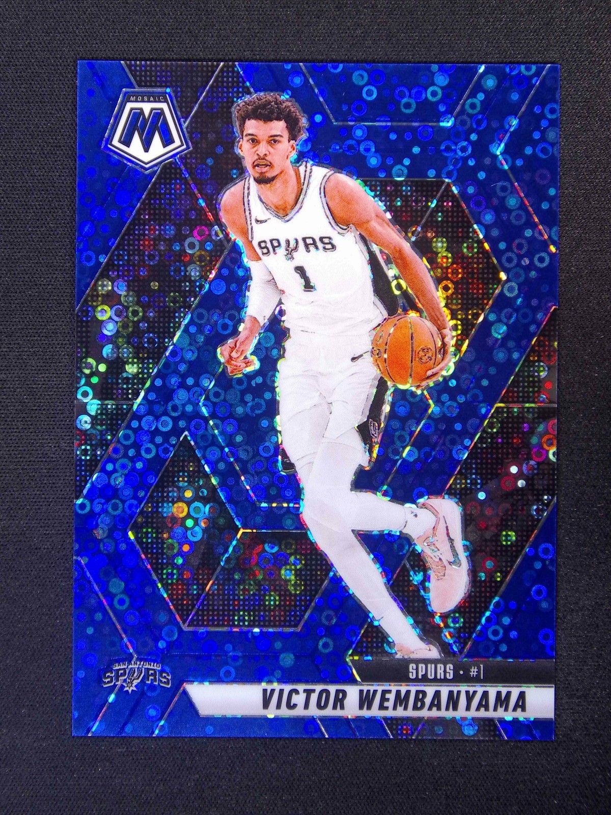 2024-25 Panini Mosaic Victor Wembanyama #31 Disco Blue /85