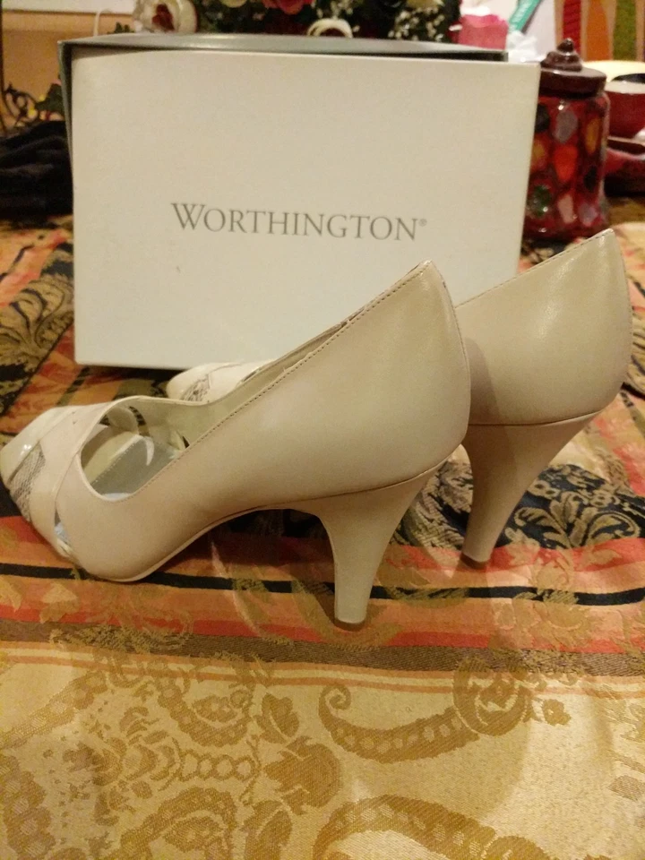 NWOB Worthington 10M Ivory/Bone Smooth/Patent Lea 3.5" Heel PEEP TOES Pump Shoe - Image 4 of 4