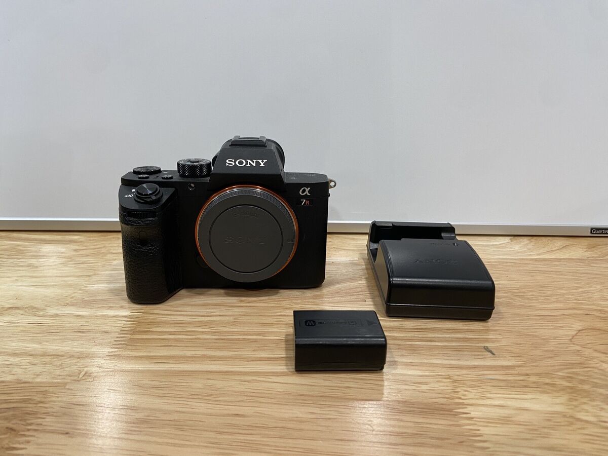 Sony Alpha a7R II Full Frame Digital Camera Box & Charger Sony Alpha a7R II Full Frame Digital Camera Box & Charger