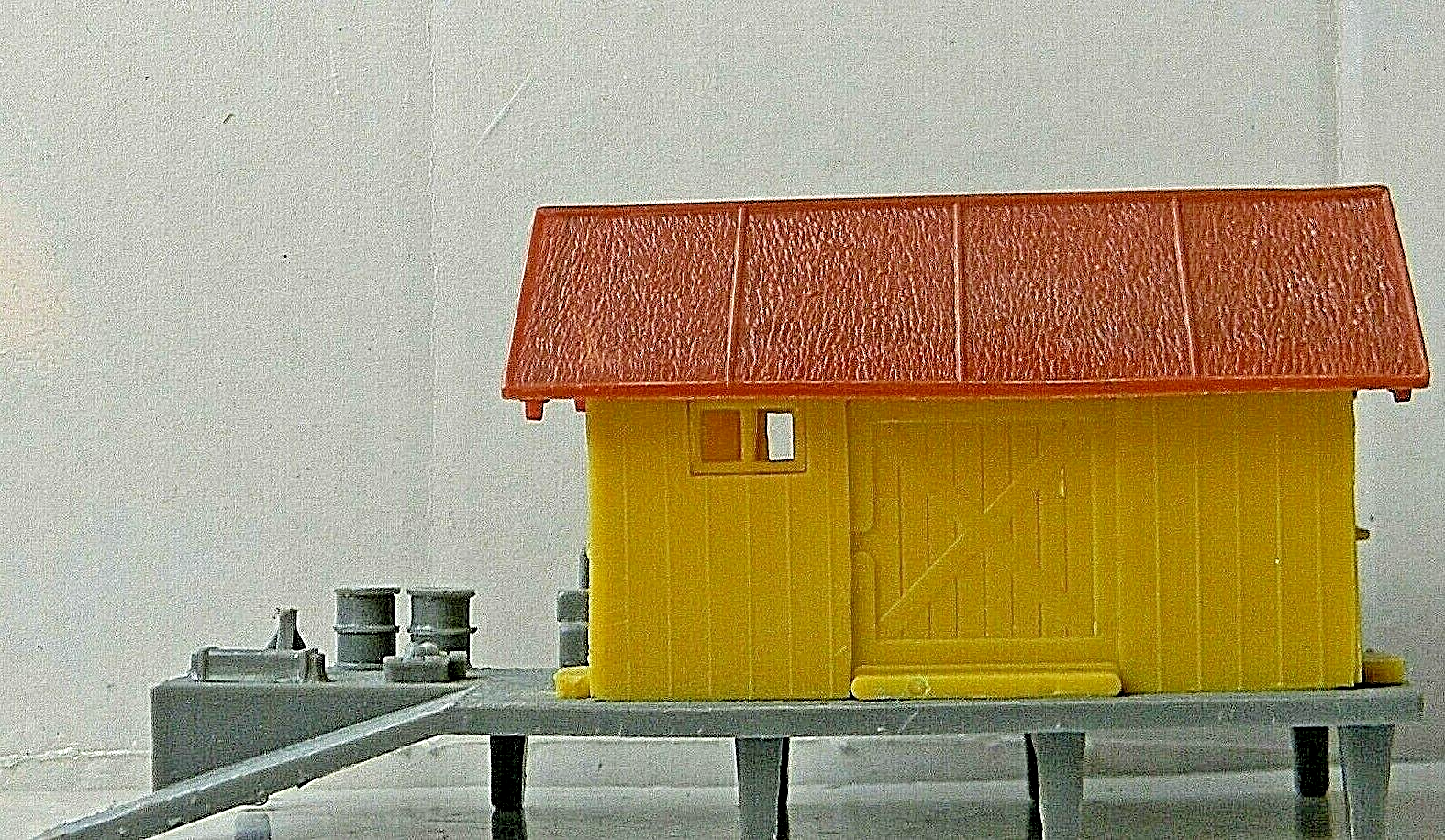 Model Power Yellow Freight Station ~ Assembled Kit 5x3x3 - HO | eBay
