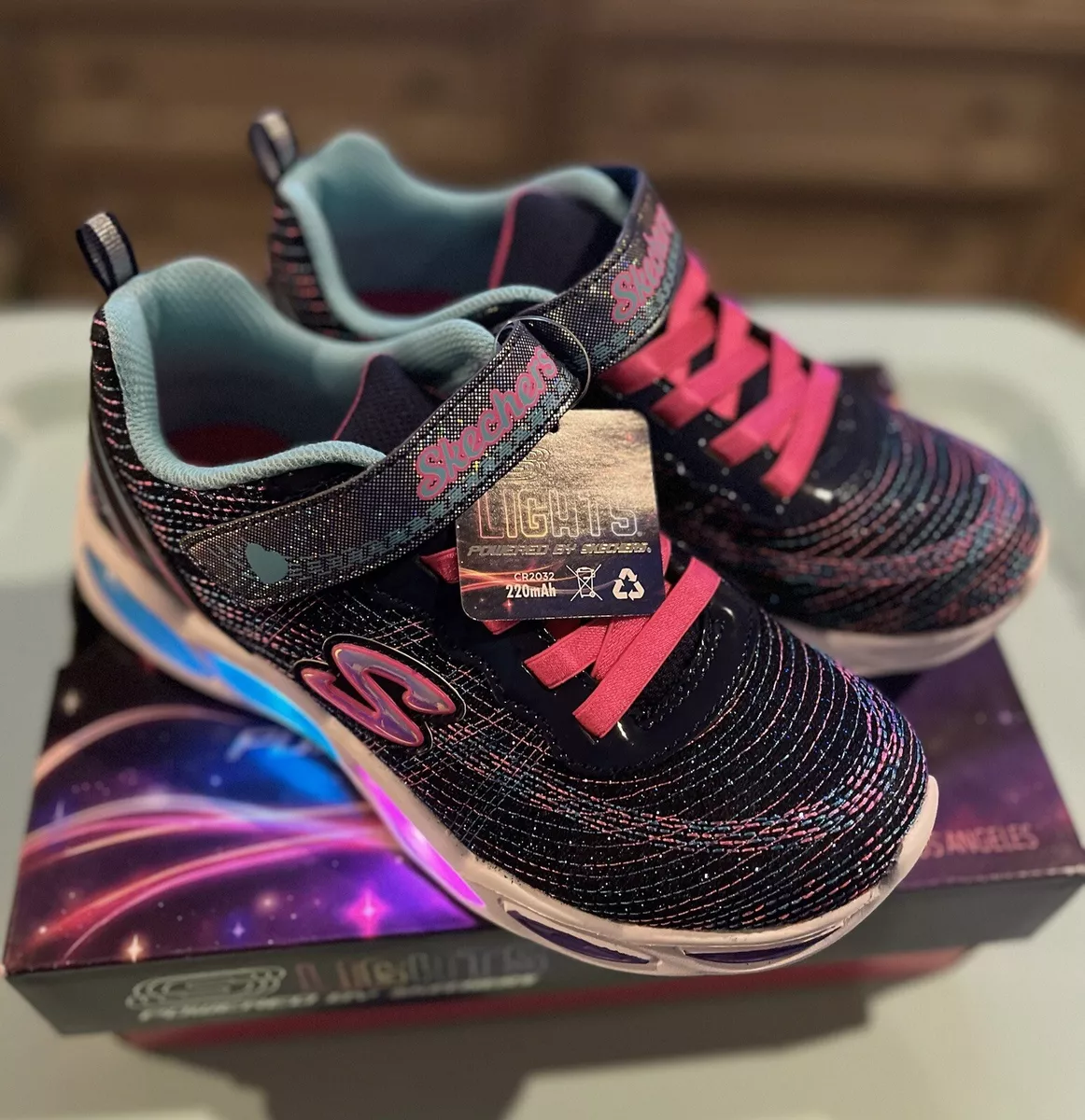 Sketchers light top up sneakers
