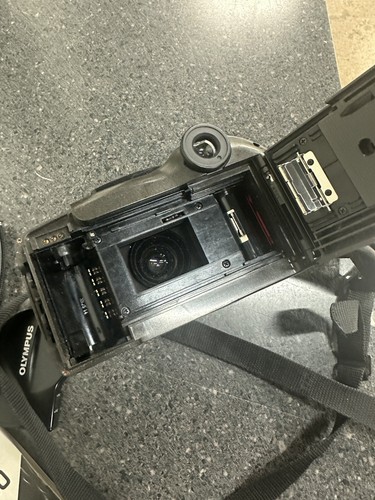 OLYMPUS Infinity Superzoom 330 Camera (accessories / batteries included) - Picture 7 of 9