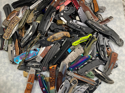 Lot of 20 Manual Open Knives