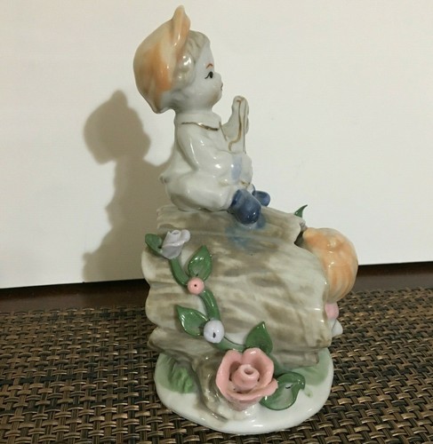 Chinese porcelain figurine of children playing around a hollow log. [a-15] - Bild 3 von 6
