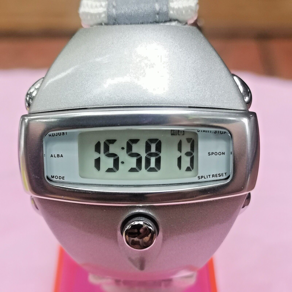 Vintage Alba spoon w626-4000 unisex watch. Come with box and Vintage Alba spoon w626-4000 unisex watch. Come with box and
