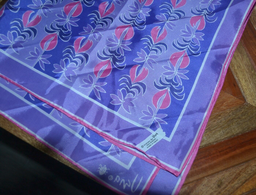 Bufanda Cuadrada de VERA 26" Púrpura Rosa Tropical 100% Acetato Japón De Colección - Imagen 4 de 5