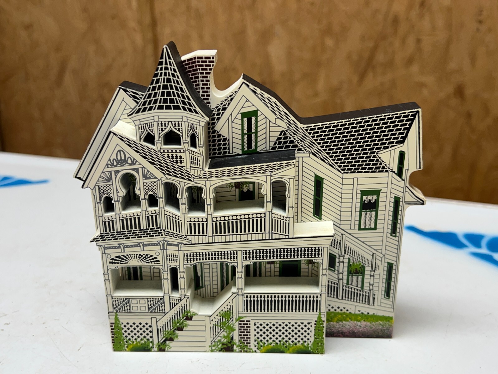 SHEILA’S COLLECTIBLES VICTORIAN HOUSES GOELLER House, KLAMATH FALLS