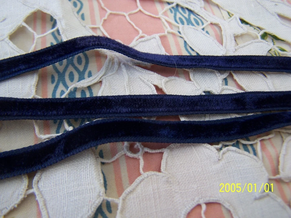 Ancien ruban/galon en velours ras. Bleu roy. Vendu au mètre. Superbe. Réf N°78 - Photo 2/4