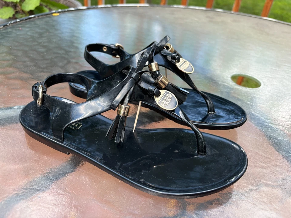 蔻驰 Helma 果冻丁字裤凉鞋女式 7B 黑色漆皮扣流苏 — 第 3/4 张图片