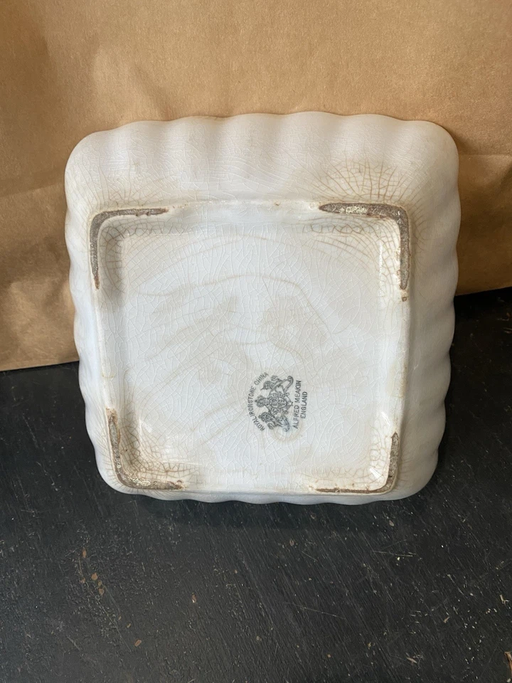 Vintage Alfred Meakin England Royal Ironstone White Square Bowl Scalloped  8 1/4 - Image 3 of 4