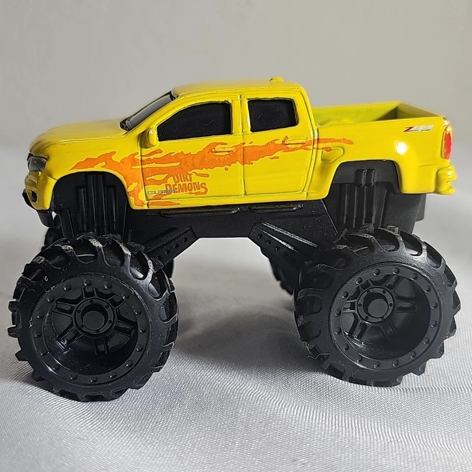 Maisto Chevrolet Colorado Z71 Monster Jam Mud Truck Dirt Demons 1:64 Diecast - Image 4 of 4