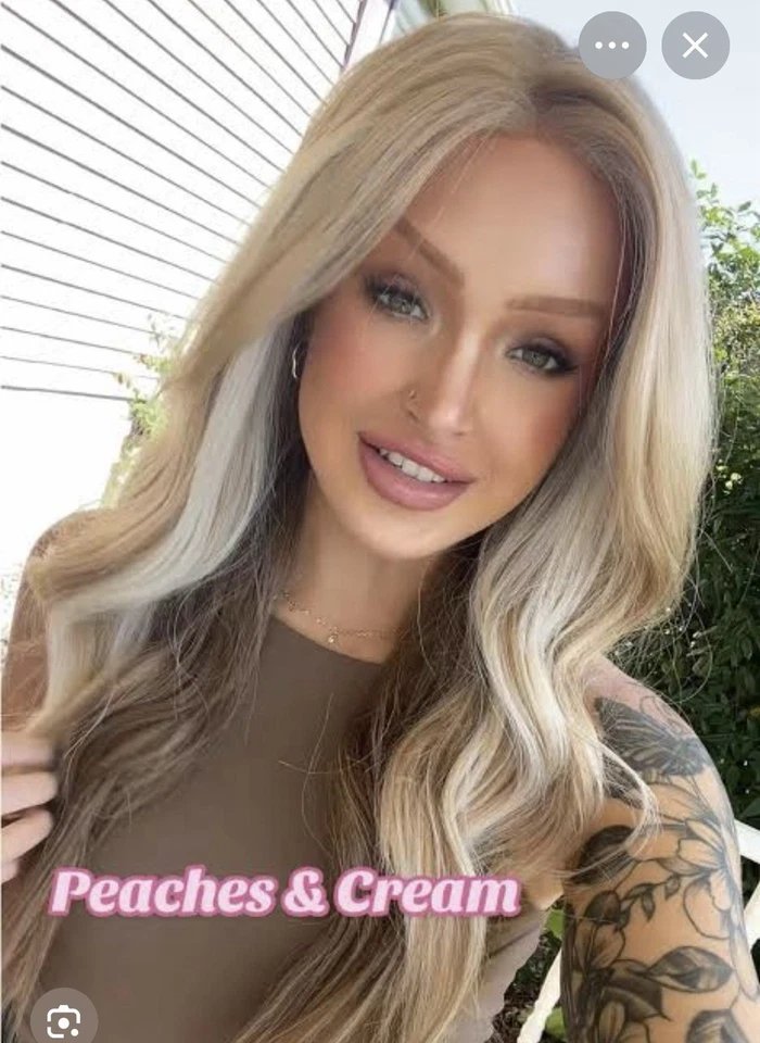 Peluca Larga Capas Chelsey Smith Cosmetics PAULEEN MELOCOTONES Y CREMA Foto 3 de 4