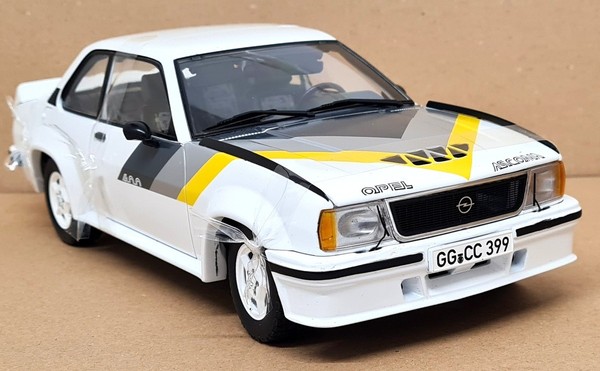 Sunstar 1/18 Opel Ascona 400 Street Car White Diecast Scale Model Car-image