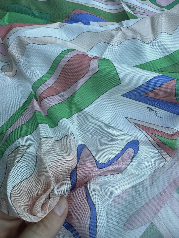 Panel de forro adhesivo de tela de gasa 100 % seda fabricada 29”x55” logotipo Emilio Pucci Foto 2 de 4