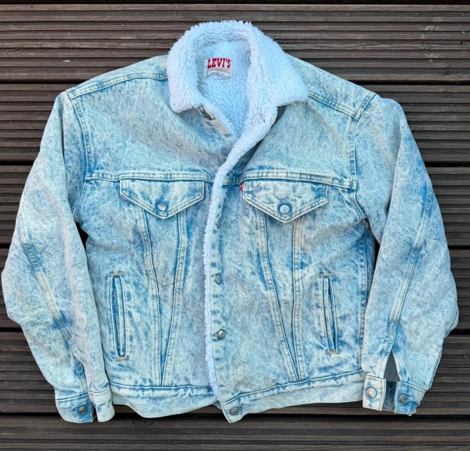 Levis vintage acid wash mens sherpa denim jacket XL
Opens in a new window or tab