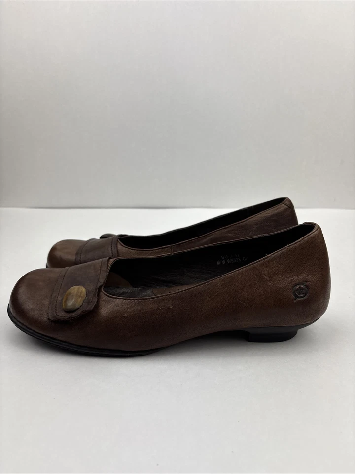 Born Women’s US 9.5 Brown Leather Button Detail Pumps Comfort Shoes Kitten Heel - Image 3 of 4