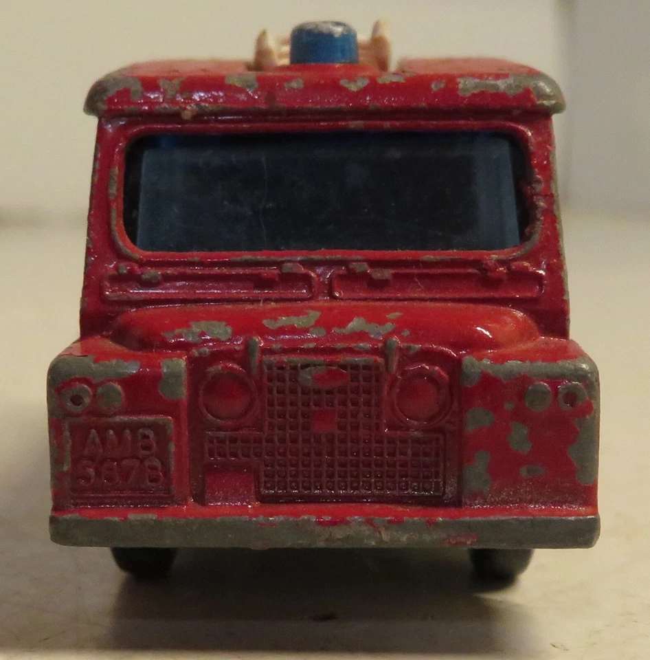 Matchbox #57 Land Rover Fire Truck GRAY PLASTIC WHEELS Rare HTF Kent Fire Brigad - Image 3 of 4