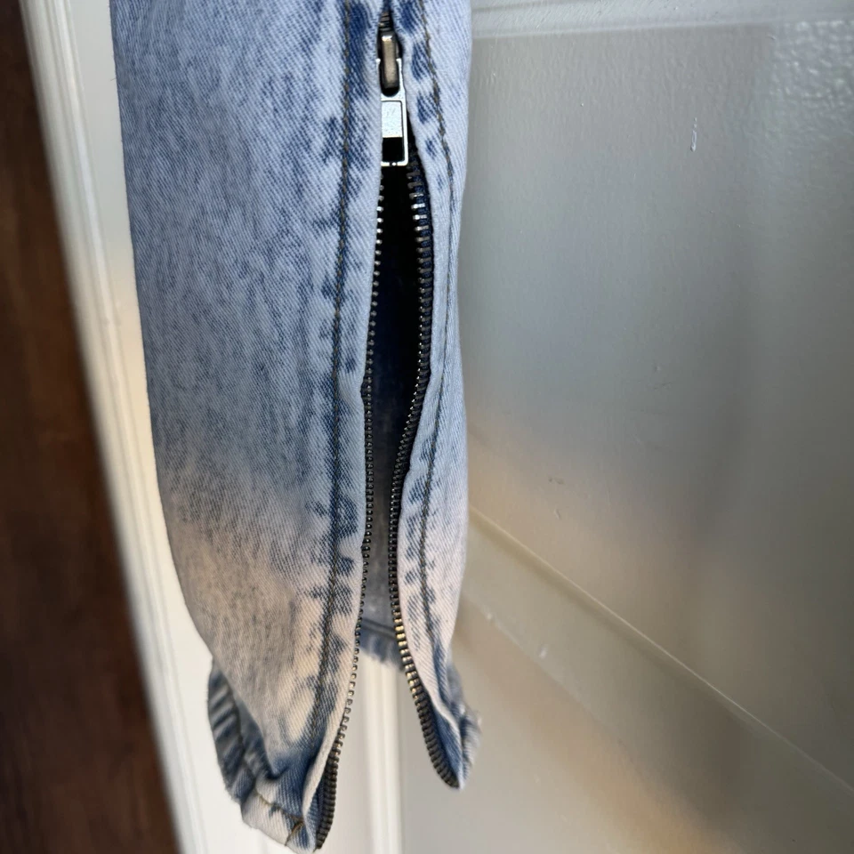 Pantalones de mezclilla Forever 21 para hombre 34 lavado ácido Y2K ajustados desgastados con cremalleras en las piernas Foto 4 de 4