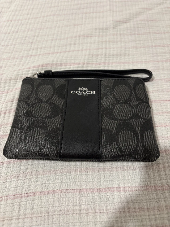 Muñequera Coach cremallera en esquina en lona exclusiva con forro de tela de cuero liso Foto 2 de 4