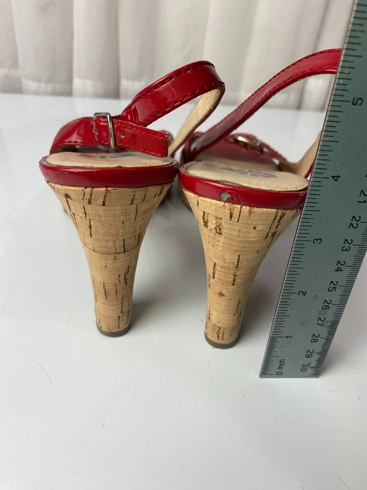 Caja Amarilla "Dardo" Talla 10 Mujer Sandalia Tacones Rojo Charol Cordón Arenoso Foto 3 de 4