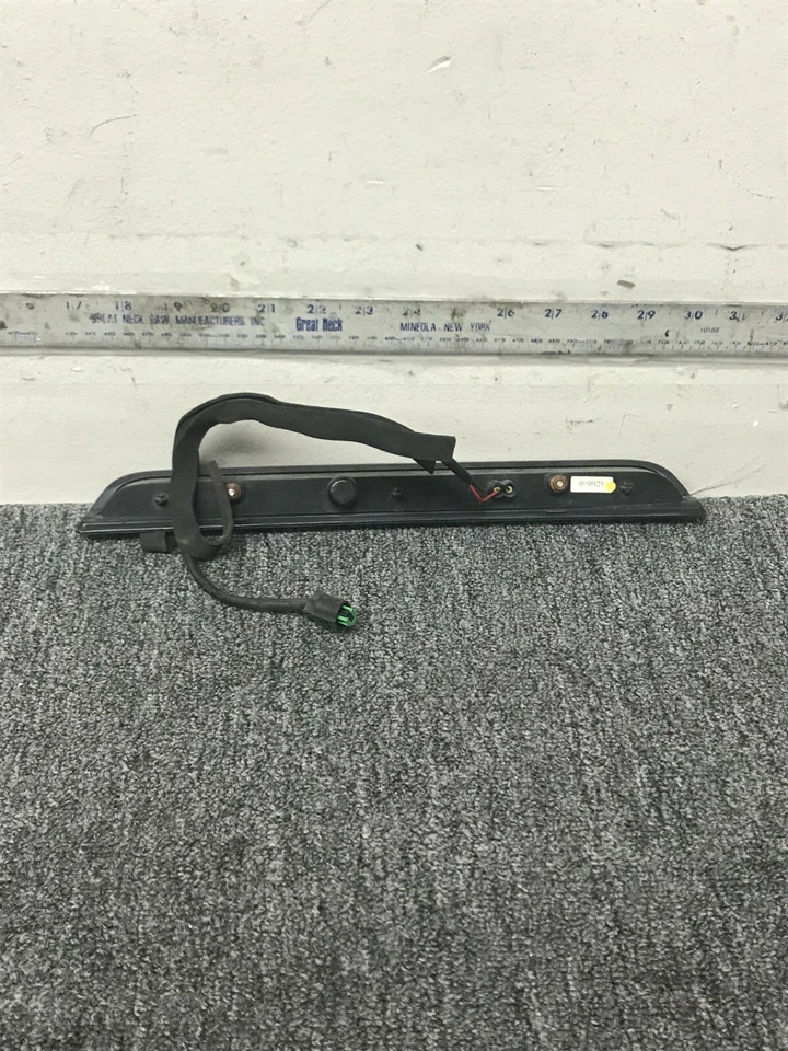 2011 LAND ROVER RANGE ROVER SPORT BRAKE LIGHT FACTORY OEM - Image 4 of 4