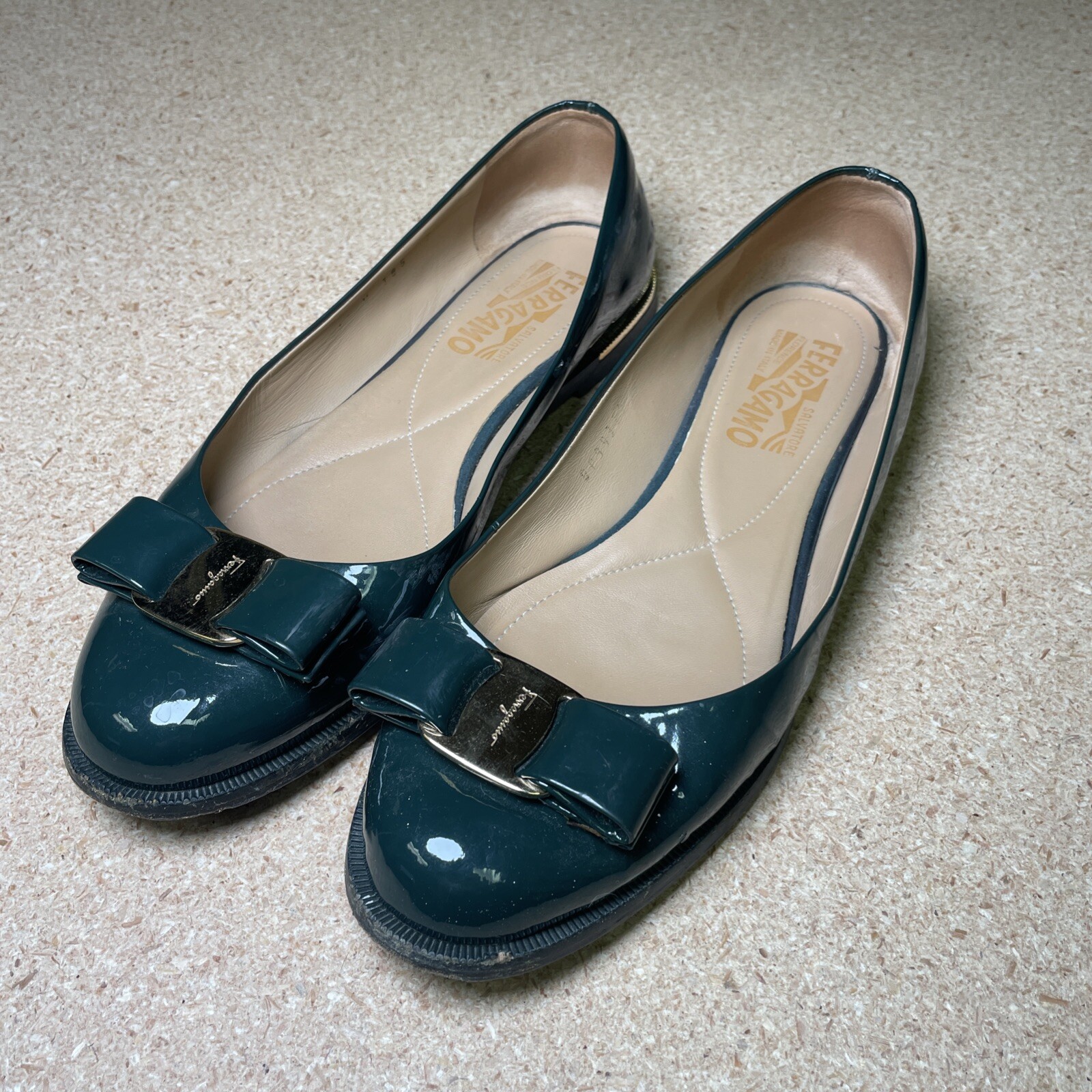 Salvatore Ferragamo Boutique Vara Bow Green Ballet Flats Size