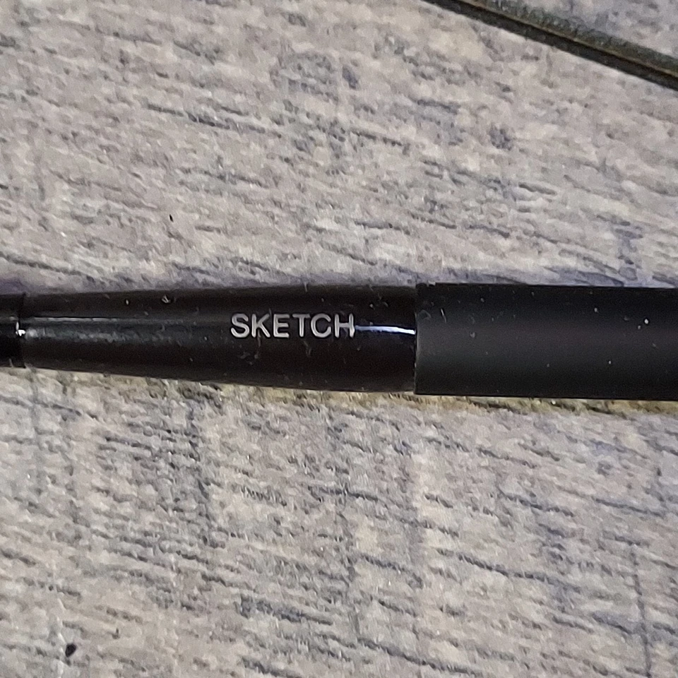 Cepillo de maquillaje de cejas de doble extremo Laura Mercier Sketch & Intensify sellado de fábrica Foto 4 de 4