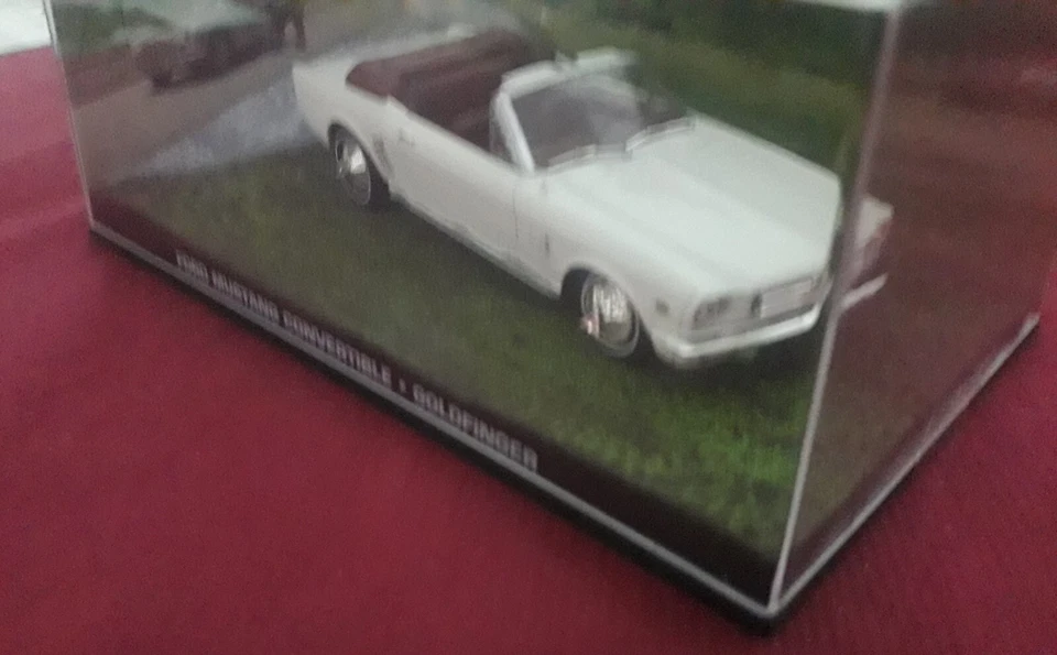 Modellino 1:43 Auto 007 Ford Mustang Convertible Goldfinger, nuovo con fascicolo - Immagine 4 di 4