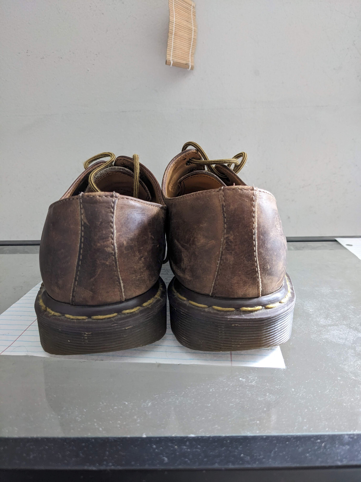 SAOLA Scarpe vintage Dr Doc Martens uomo US10 UK9 marrone suola a strappo Oxford Derby 4 occhielli INGHILTERRA